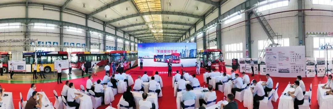 廣州公交首批18米純電動(dòng)BRT交付!猜猜誰(shuí)家車(chē)?(圖2) 廣州公交首批18米純電動(dòng)BRT交付!猜猜誰(shuí)家車(chē)?(圖2)